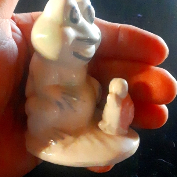 Ceramic Frog Figurine talking to a Turtle - Picture 5 of 7